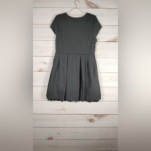 Kirna size 16 dress Woman’s short sleeve front zipper w/petticoat appearance hem